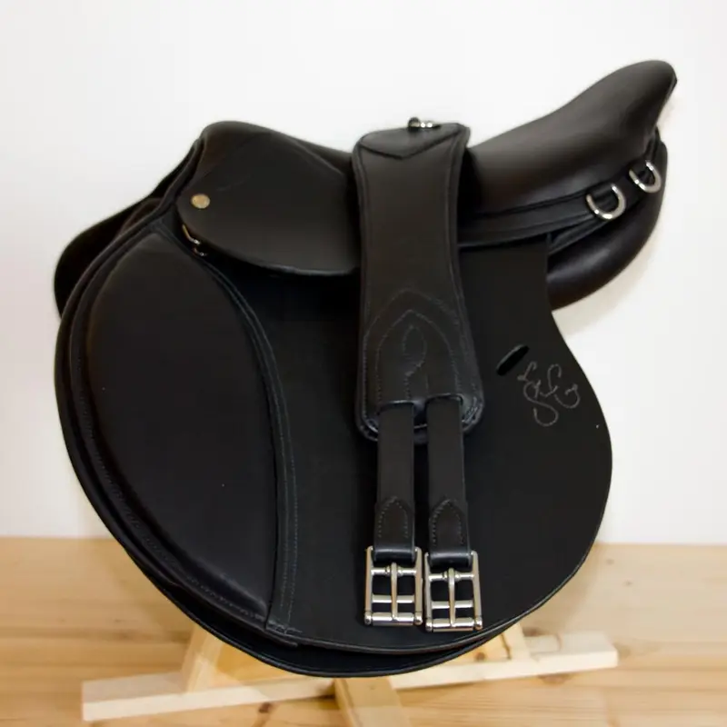 Made-to-measure English saddle for all disciplines