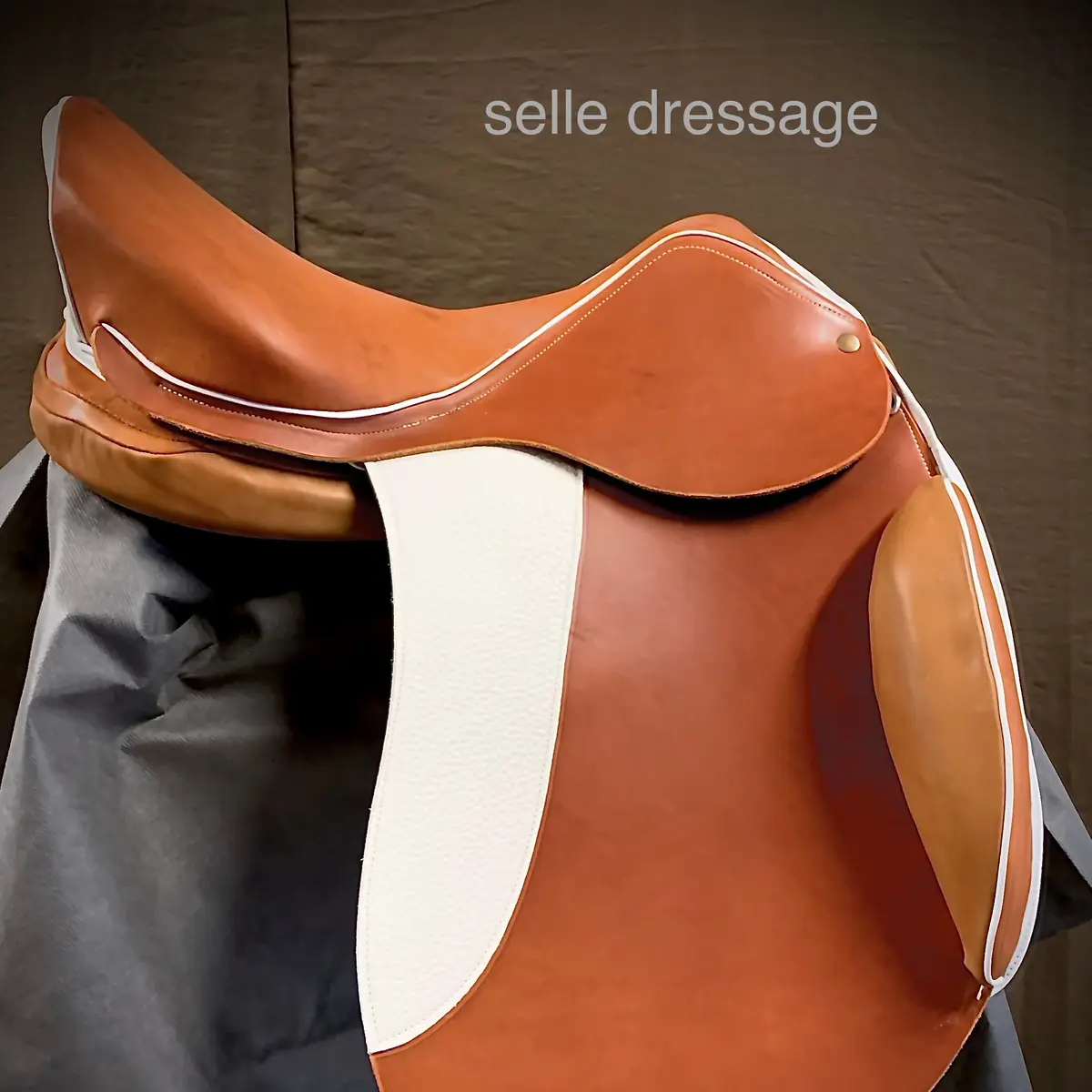 Dressage saddle