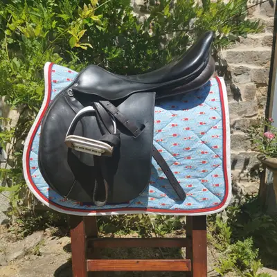 Hand-made saddle pad. 7