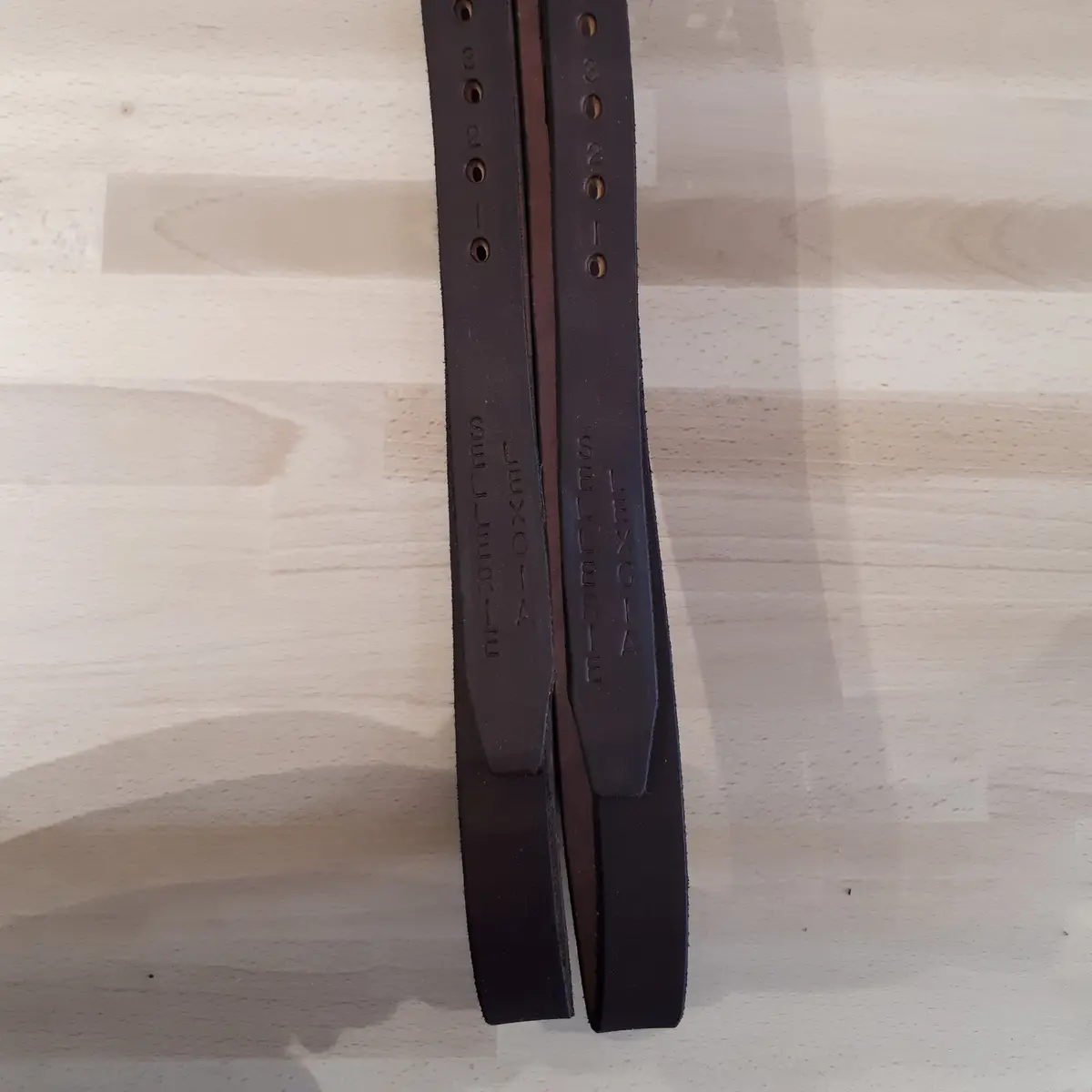 Stretched leather stirrup leathers