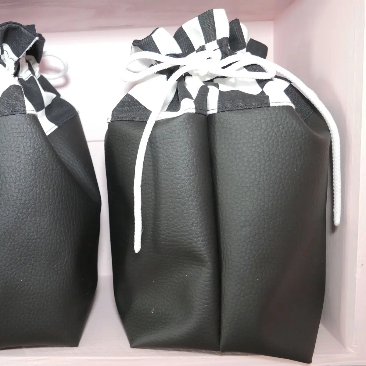 Stirrup bags