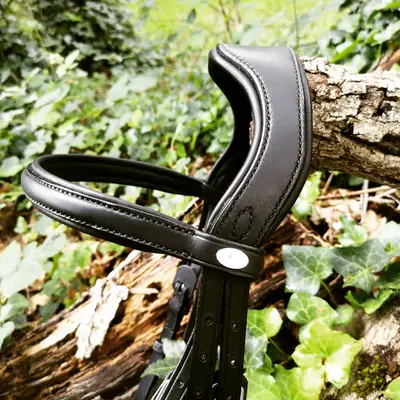 Extremely comfortable anatomical dressage bridle 3