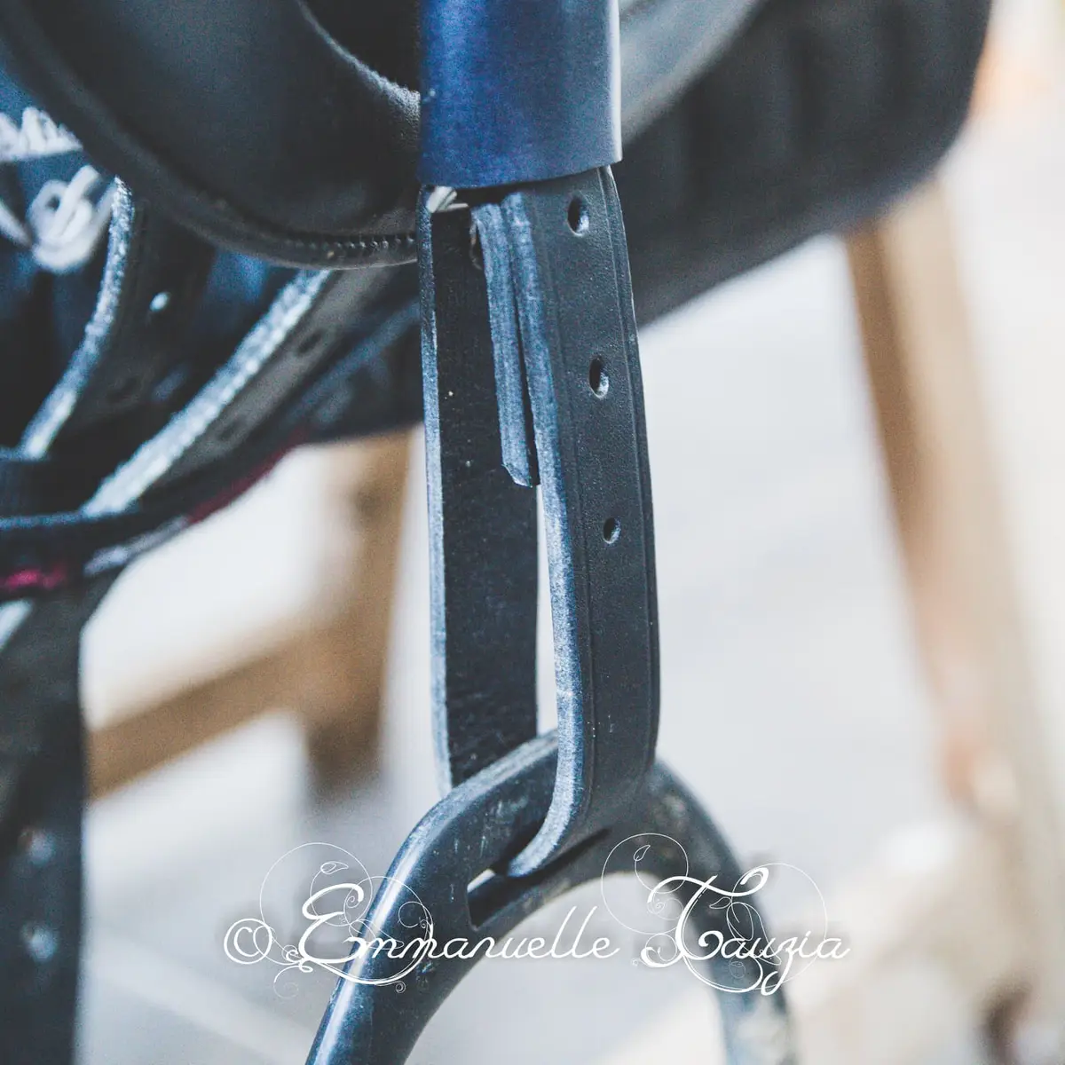 Single branch stirrup leathers