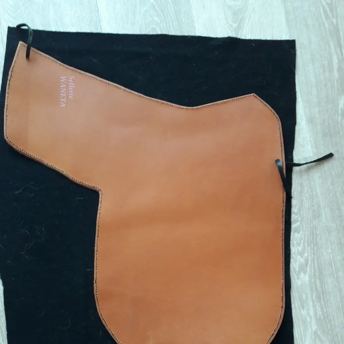 Vegetable-tanned French leather saddle pad