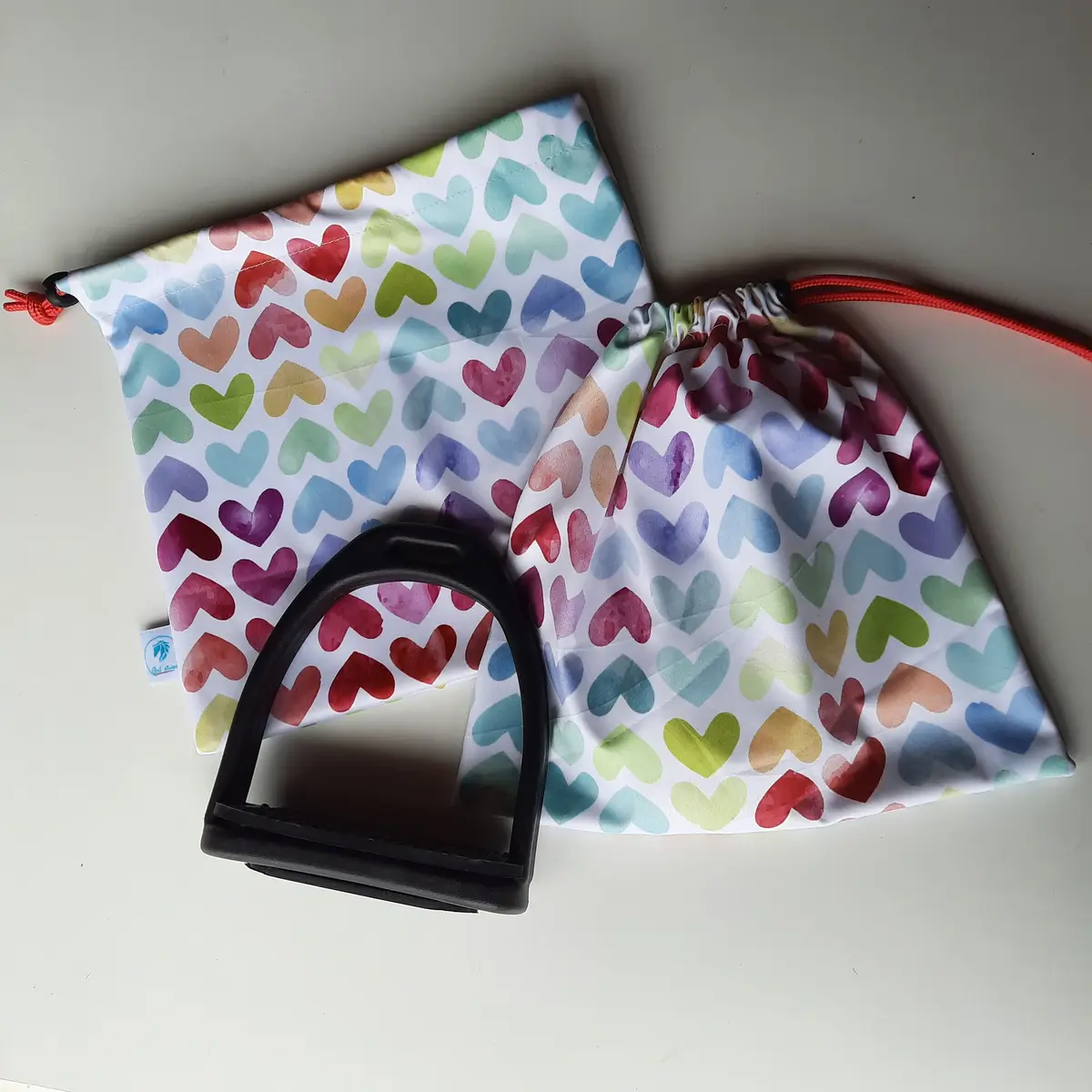 Pochettes / housses d'étriers coeurs imperméable