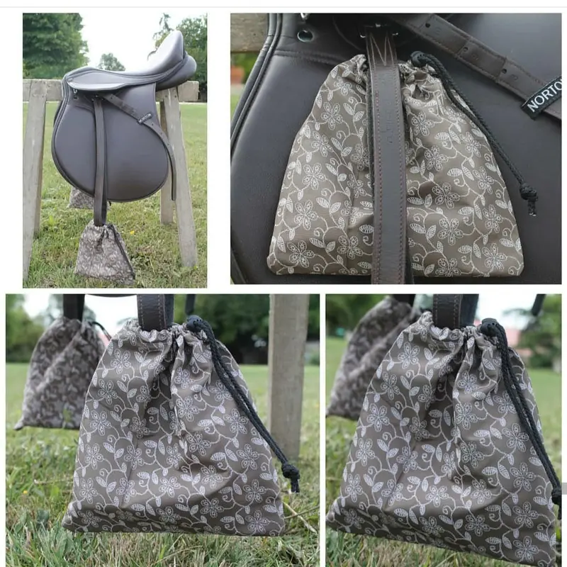 Pochettes / housses d'étriers fleurs marron