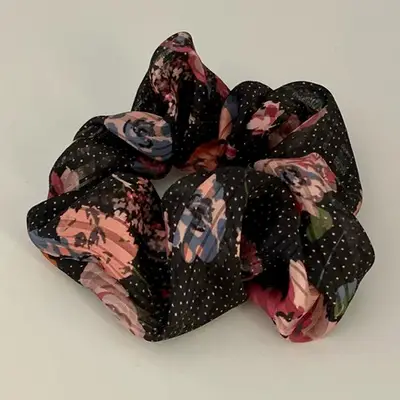 Lilou floral scrunchie 1