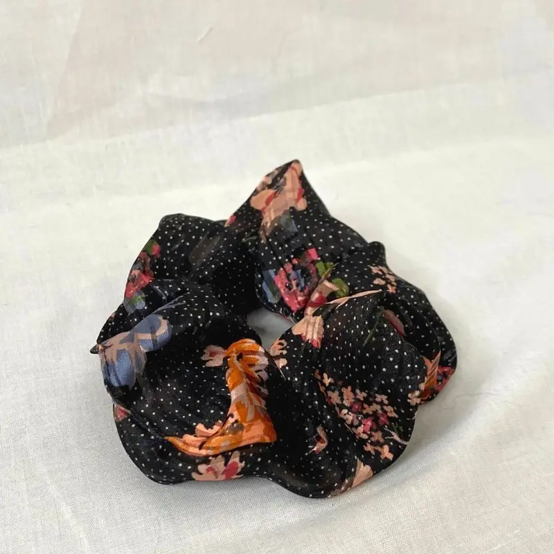 Lilou floral scrunchie 5