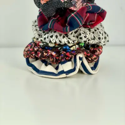 Inès black and white scrunchie 3