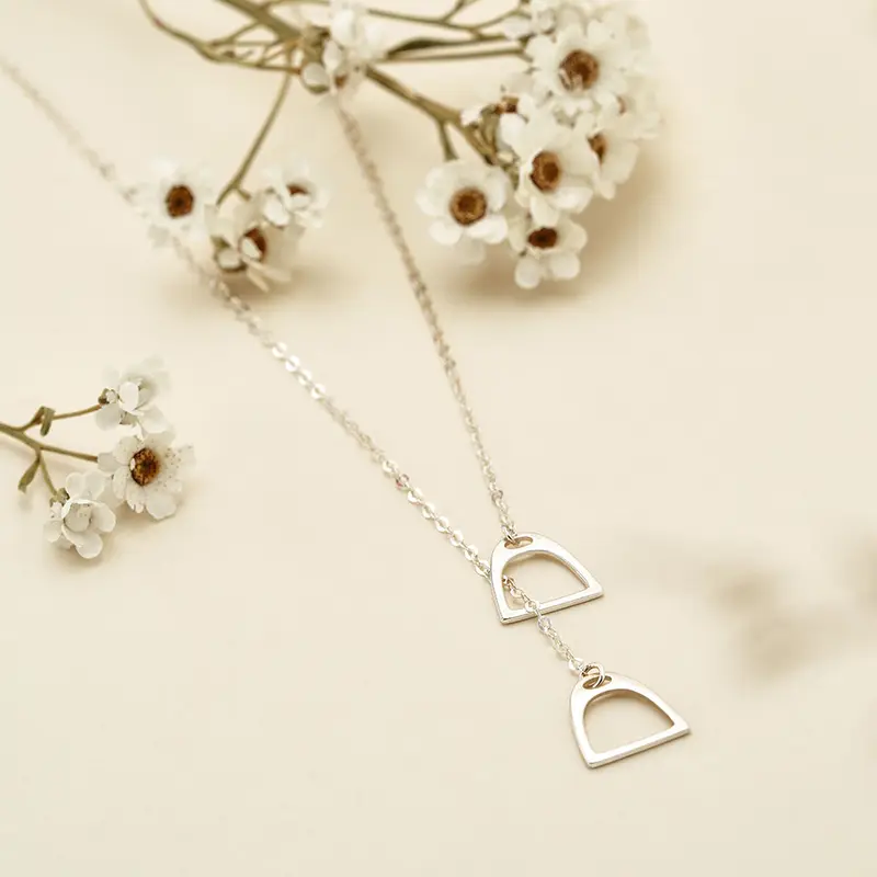 Collier Mustang