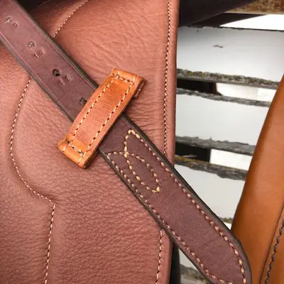 Stretched leather stirrup leathers