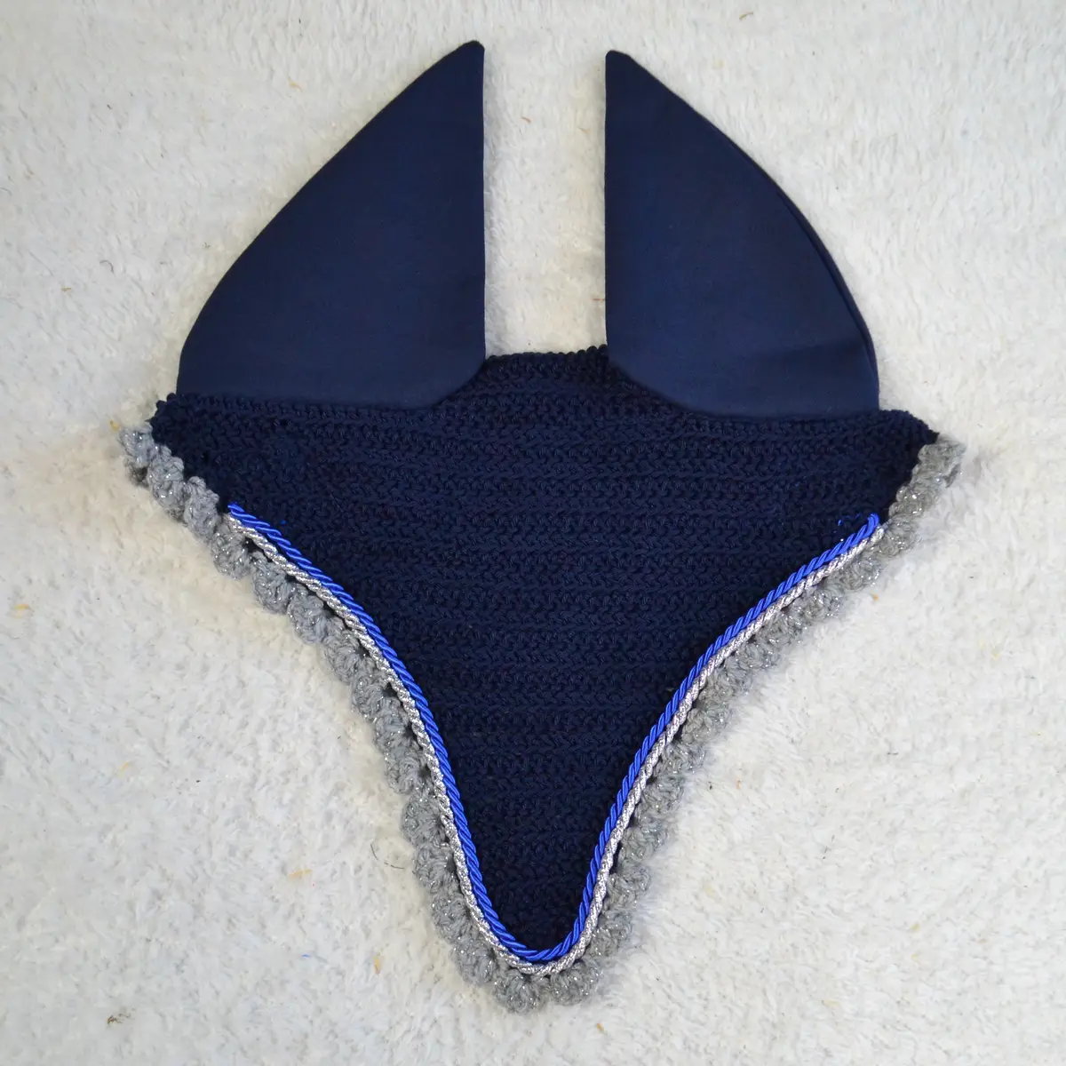 Customisable mid-length fly veil with 2 cord trims 2