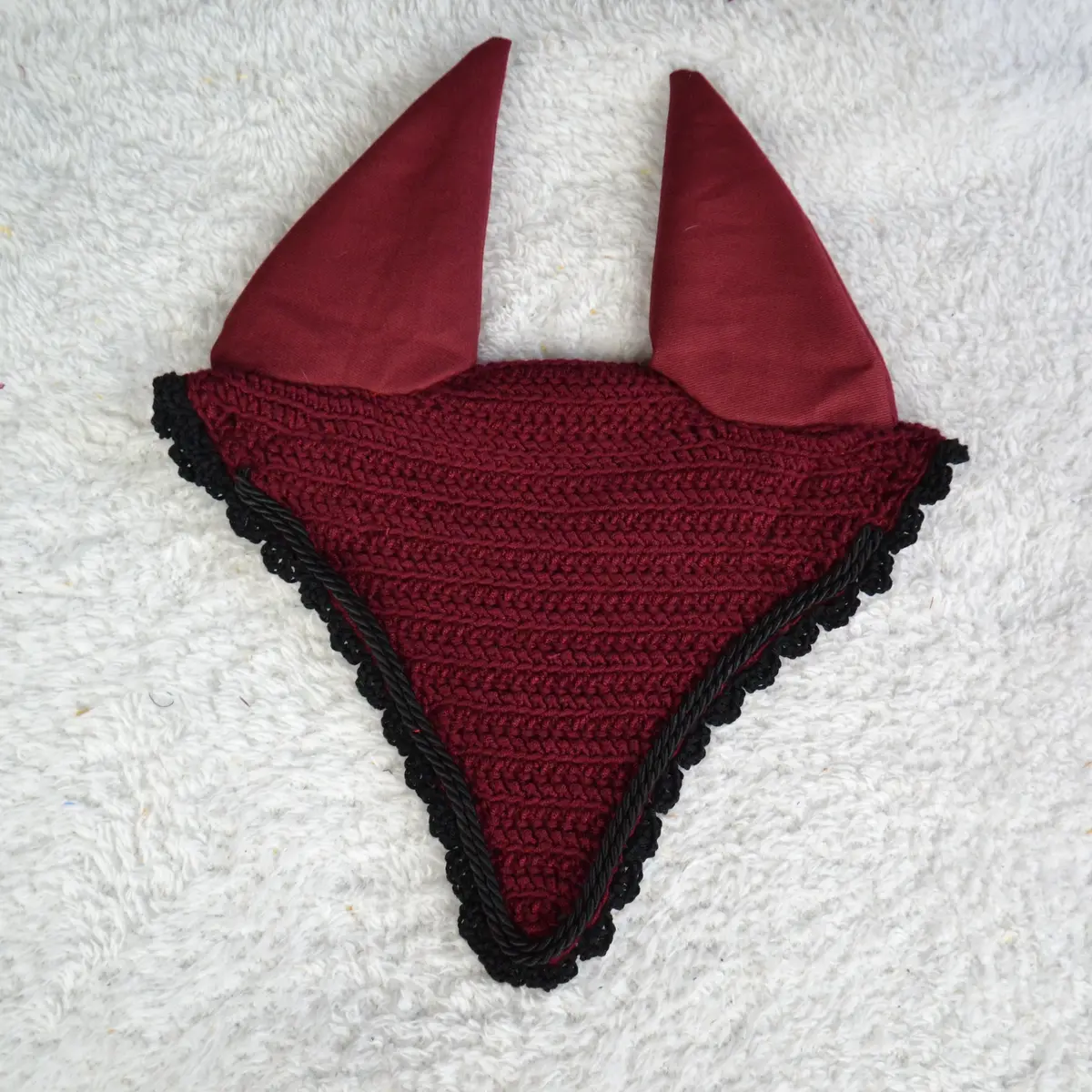 Customisable mid-length fly veil with 2 cord trims 3