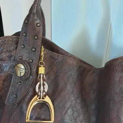 “Large stirrup” horse hair bag charm 1