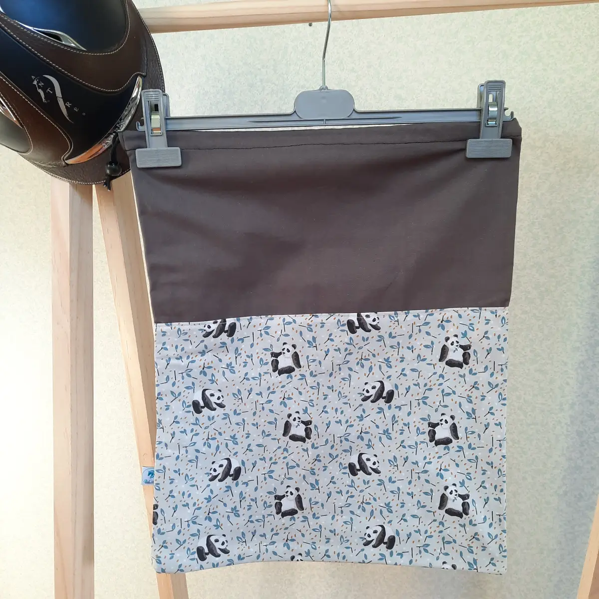 Two-tone grey panda helmet bag