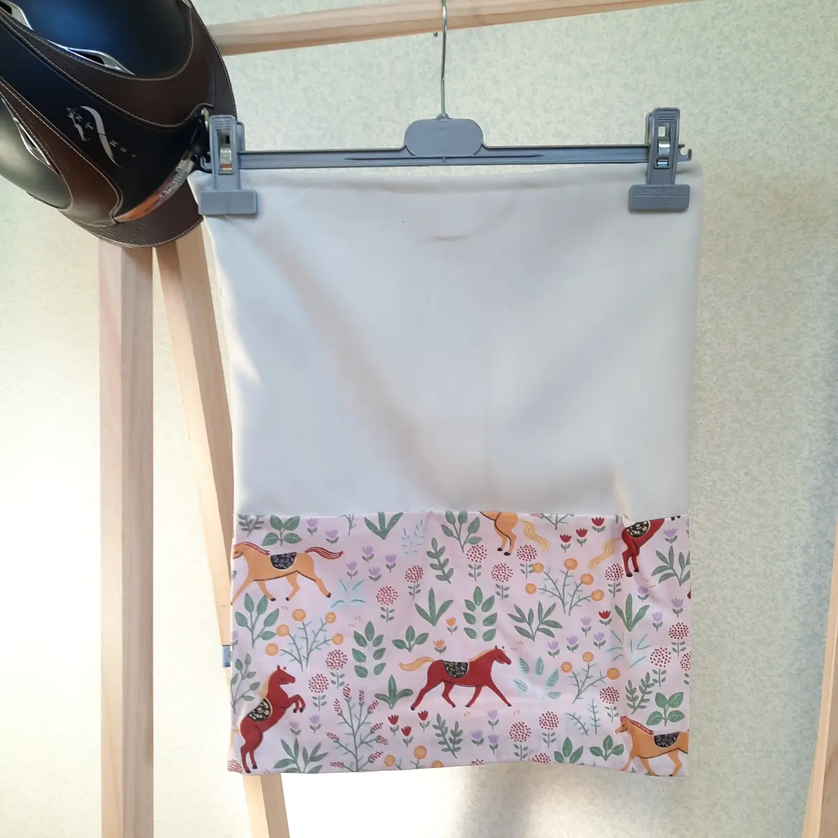 Two-tone cream horses helmet bag