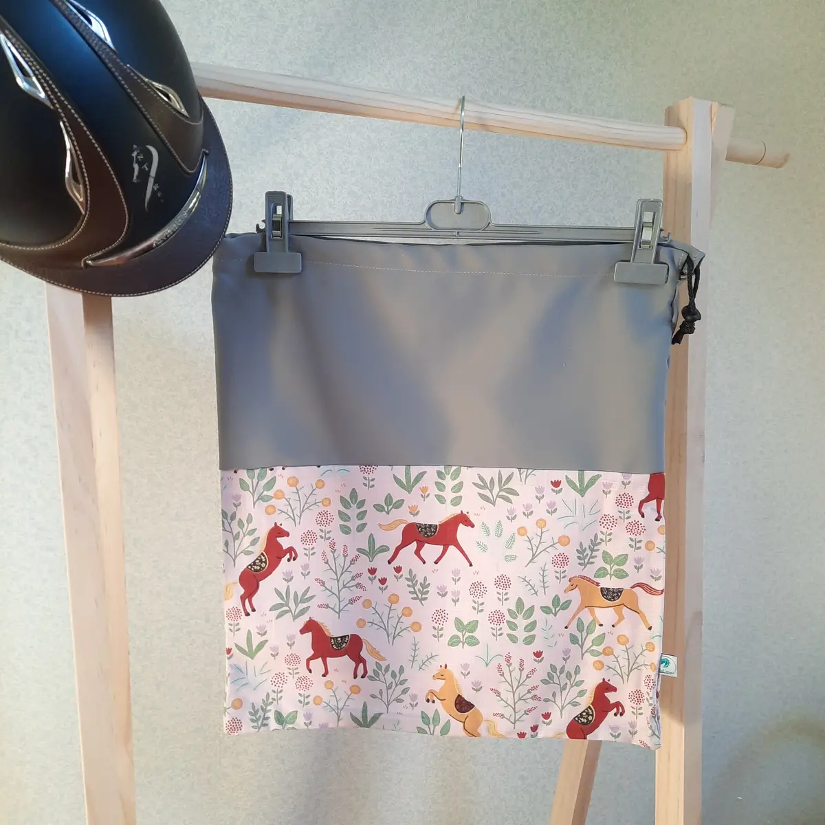 Two-tone grey horses helmet bag