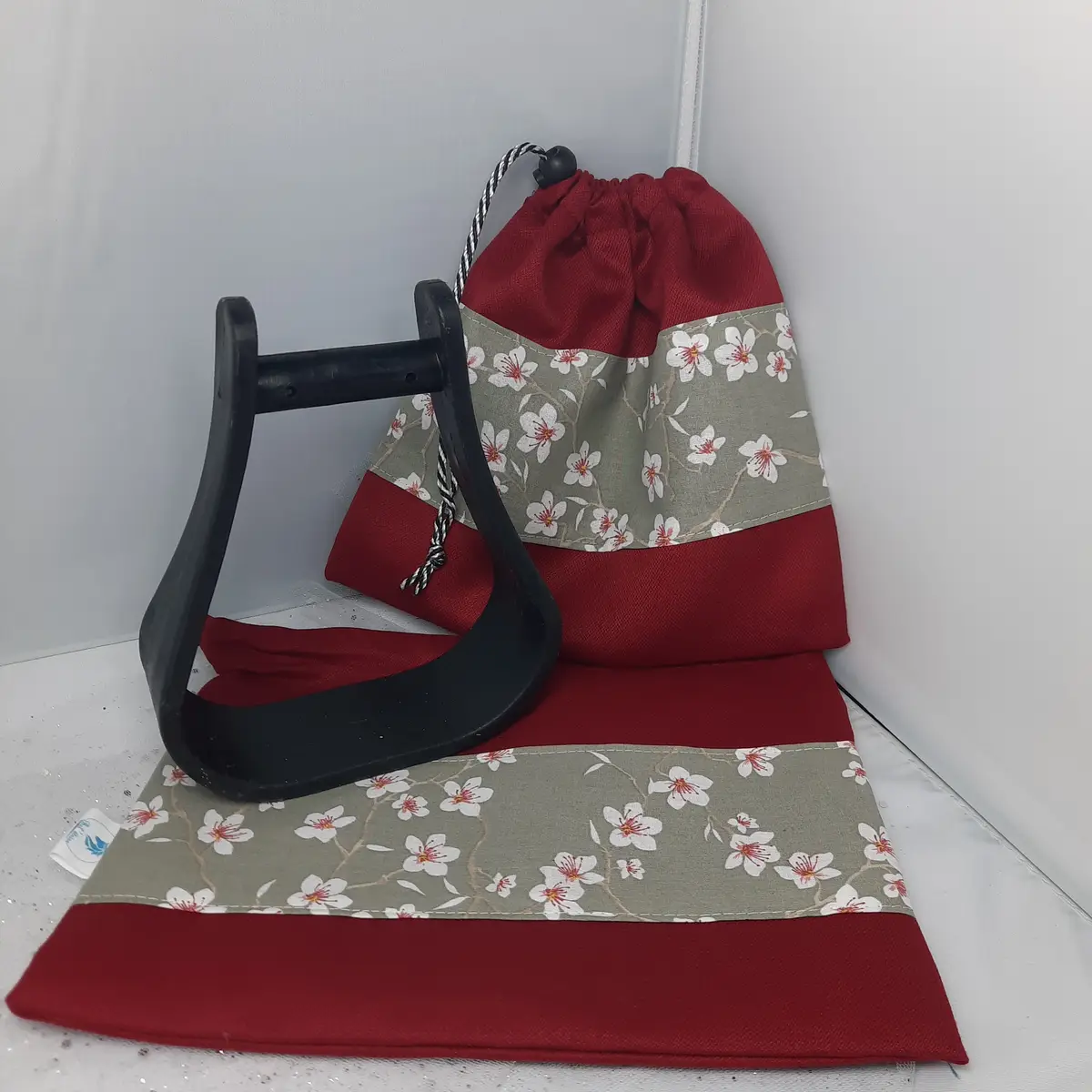 Pochettes / housses d'étriers bi rouge amandiers