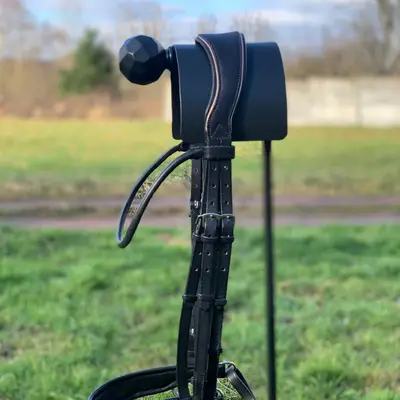 Hand-stitched dressage bridle 1