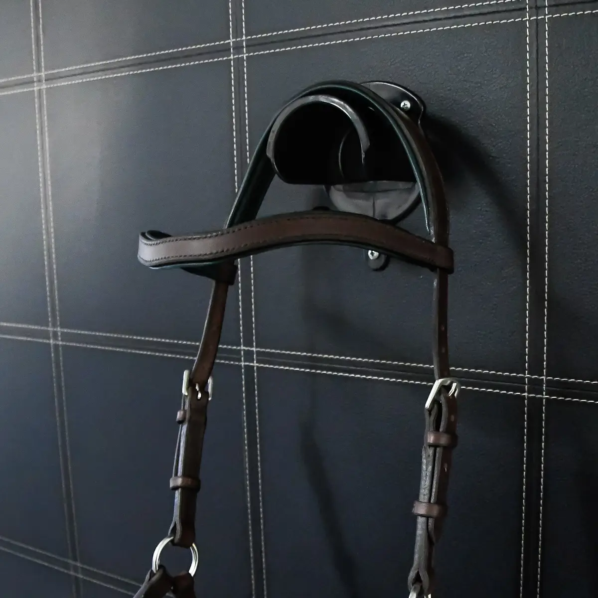 Hand stitched leather Side-pull