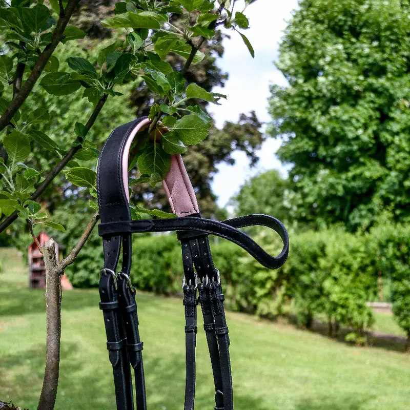 Hand stitched chic bridle
