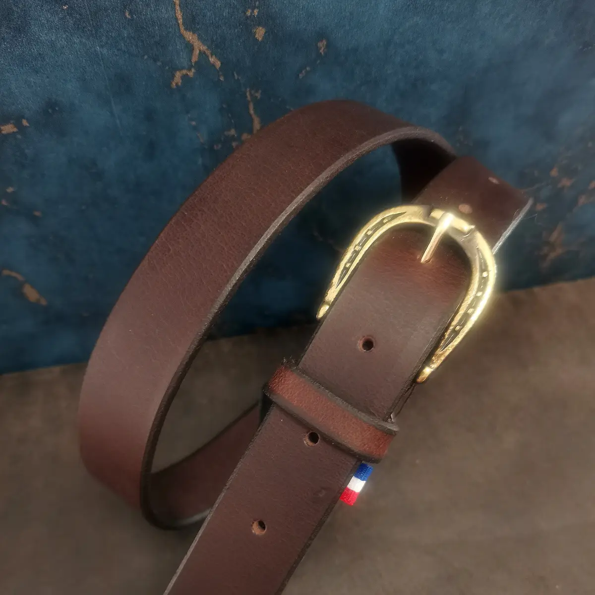 Horseshoe belt