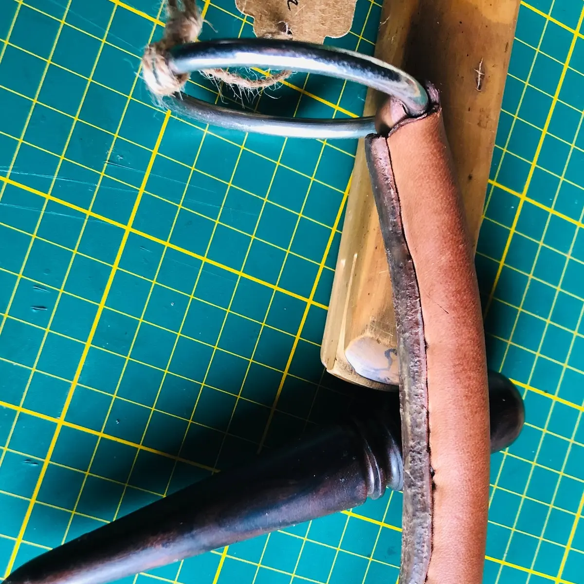 Natural round leather bit 3